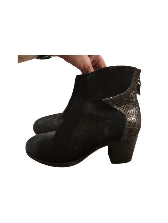 JoliMall Shoes - Skechers Parallel Double Trouble Ankle Boots, Size 8